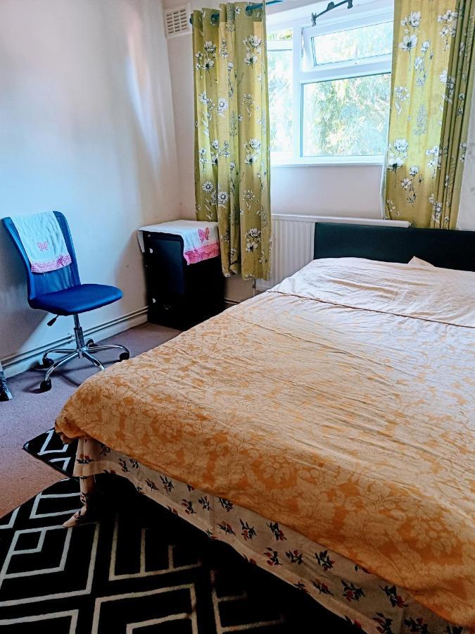 Comfortable Double Bedroom In London Hornchurch Exterior foto